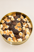 Original unscooped cookie tin with improved lighting